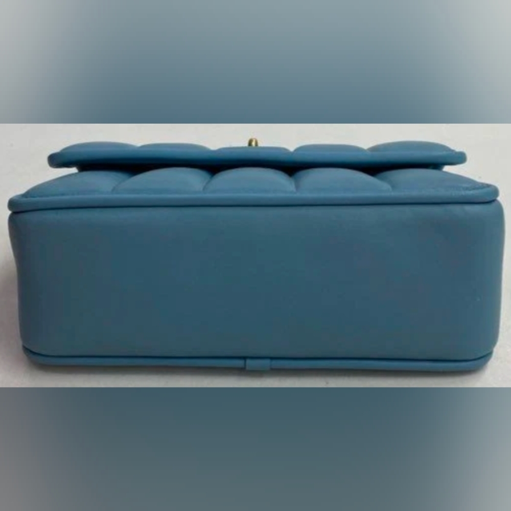Coach Turnlock Clutch 20 With Quilting NWT/ Dust Bag MSRP $425 - Picture 4 of 7